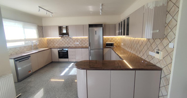 Luxury three Bedroom Villa with Swimming Pool on 3,000 sq.m. Plot in Pareklisia