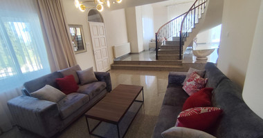 Luxury three Bedroom Villa with Swimming Pool on 3,000 sq.m. Plot in Pareklisia