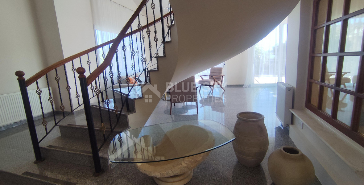 Luxury three Bedroom Villa with Swimming Pool on 3,000 sq.m. Plot in Pareklisia