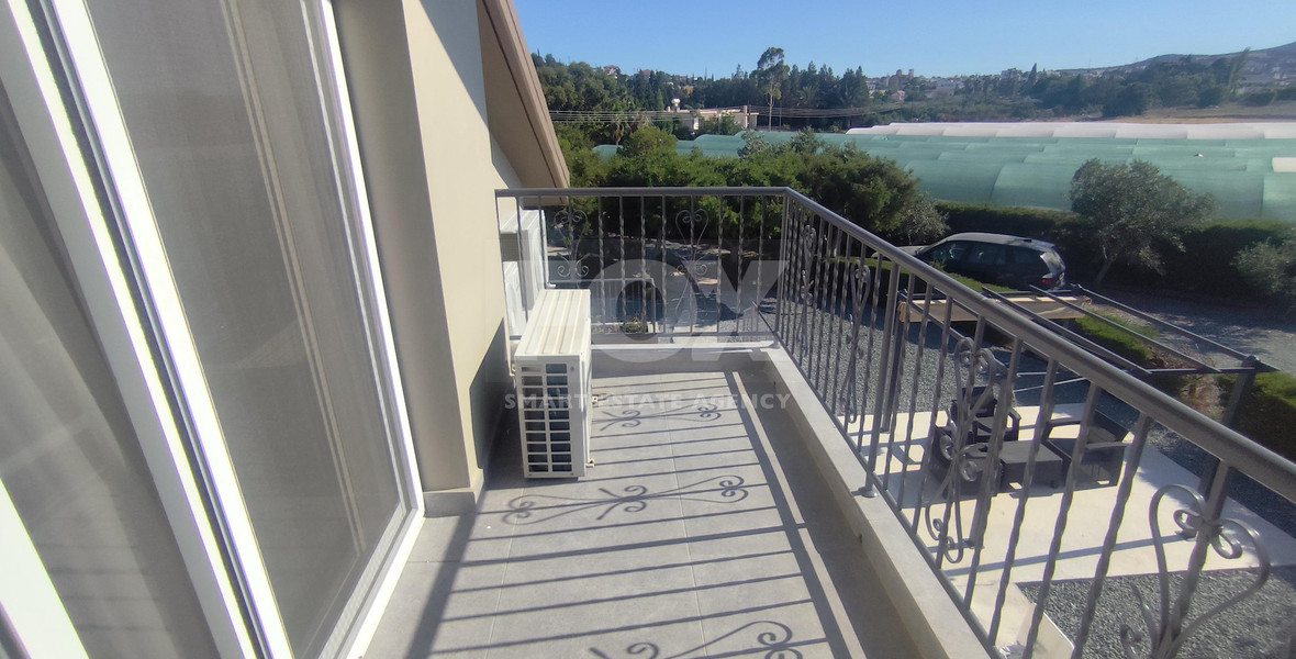 Luxury three Bedroom Villa with Swimming Pool on 3,000 sq.m. Plot in Pareklisia