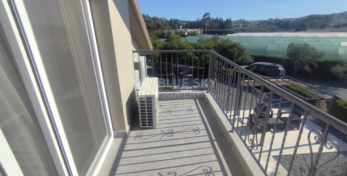 Luxury three Bedroom Villa with Swimming Pool on 3,000 sq.m. Plot in Pareklisia