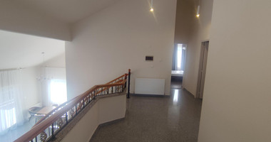 Luxury three Bedroom Villa with Swimming Pool on 3,000 sq.m. Plot in Pareklisia