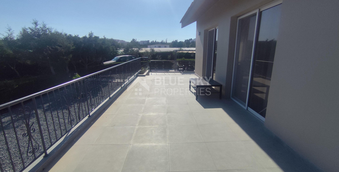 Luxury three Bedroom Villa with Swimming Pool on 3,000 sq.m. Plot in Pareklisia