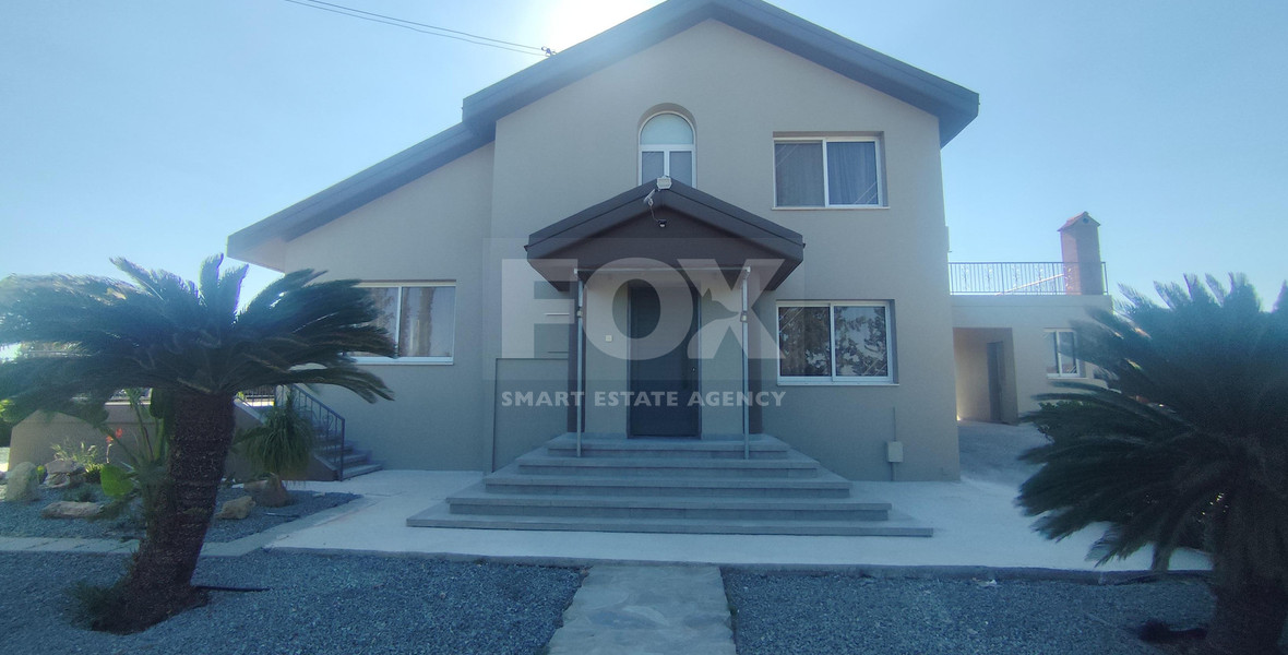 Luxury three Bedroom Villa with Swimming Pool on 3,000 sq.m. Plot in Pareklisia