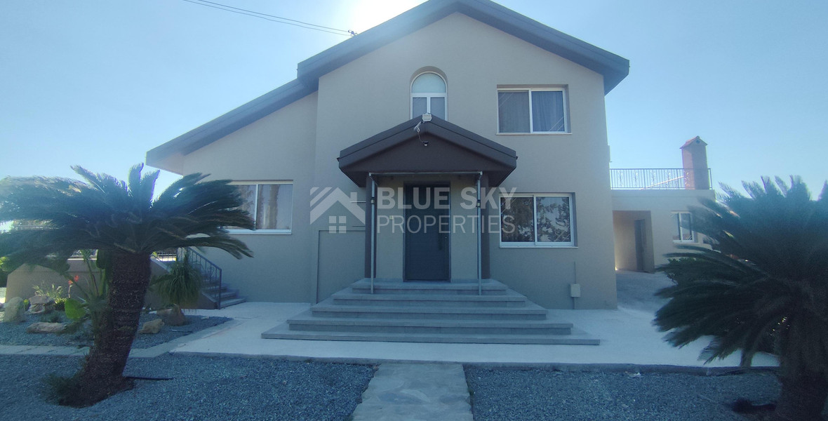 Luxury three Bedroom Villa with Swimming Pool on 3,000 sq.m. Plot in Pareklisia