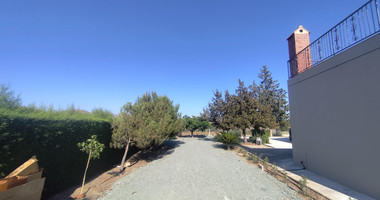 Luxury three Bedroom Villa with Swimming Pool on 3,000 sq.m. Plot in Pareklisia