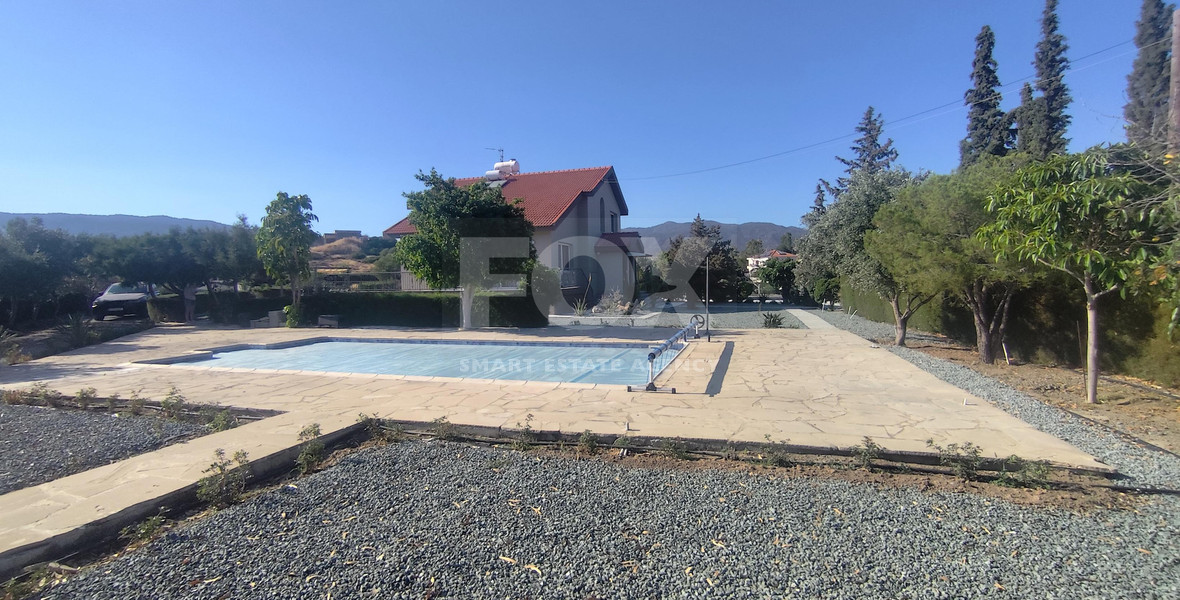 Luxury three Bedroom Villa with Swimming Pool on 3,000 sq.m. Plot in Pareklisia