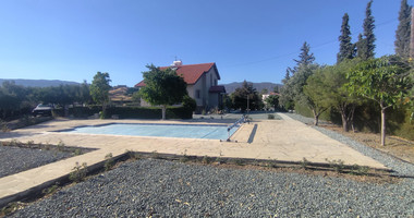 Luxury three Bedroom Villa with Swimming Pool on 3,000 sq.m. Plot in Pareklisia