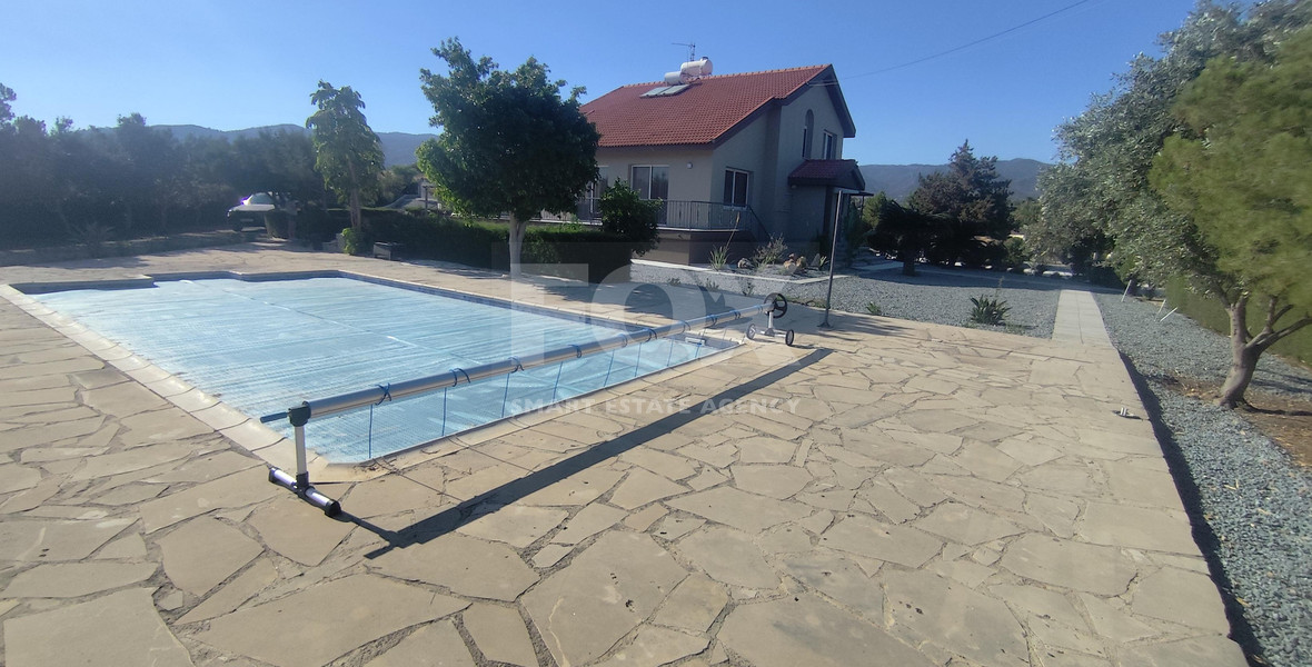 Luxury three Bedroom Villa with Swimming Pool on 3,000 sq.m. Plot in Pareklisia