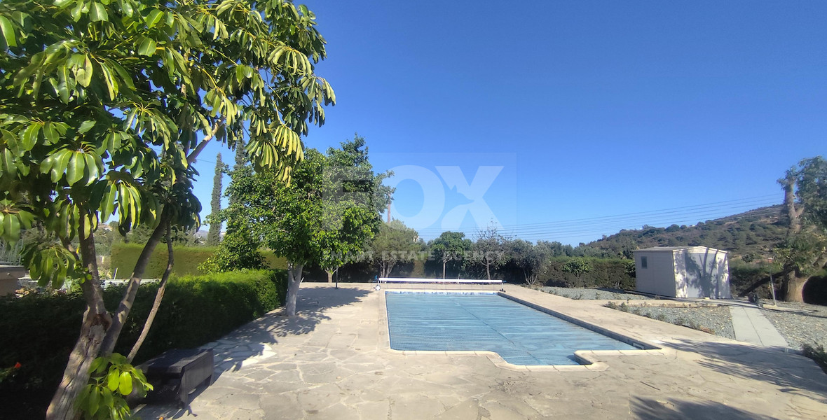 Luxury three Bedroom Villa with Swimming Pool on 3,000 sq.m. Plot in Pareklisia