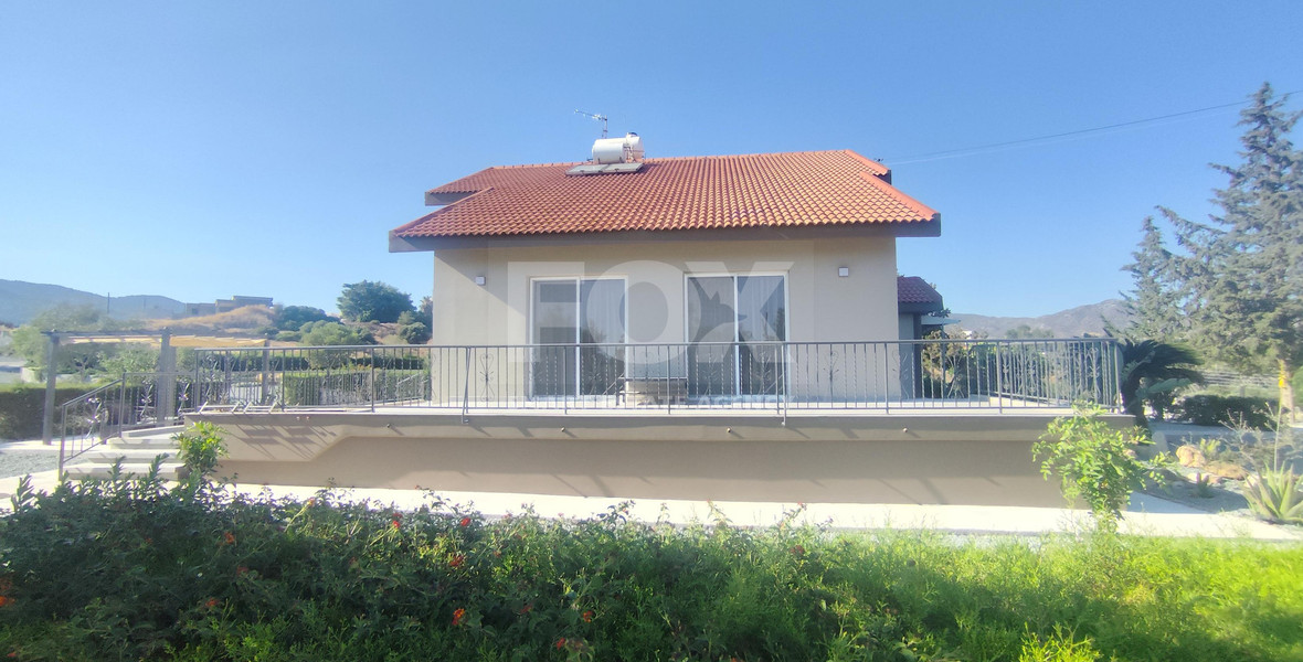Luxury three Bedroom Villa with Swimming Pool on 3,000 sq.m. Plot in Pareklisia