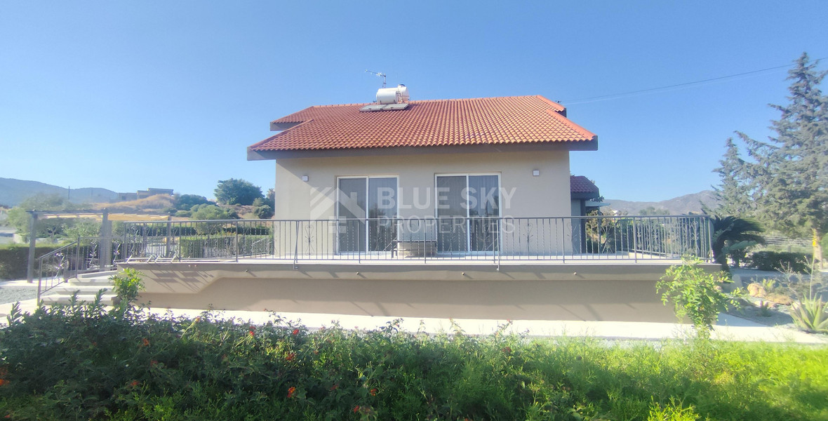 Luxury three Bedroom Villa with Swimming Pool on 3,000 sq.m. Plot in Pareklisia