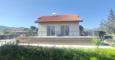 Luxury three Bedroom Villa with Swimming Pool on 3,000 sq.m. Plot in Pareklisia