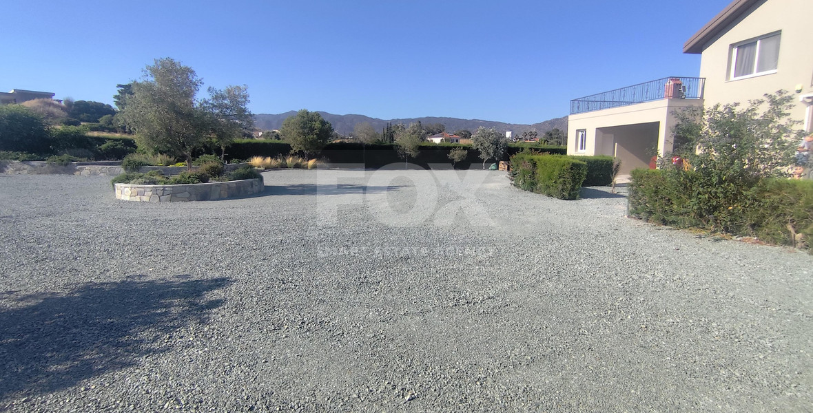Luxury three Bedroom Villa with Swimming Pool on 3,000 sq.m. Plot in Pareklisia