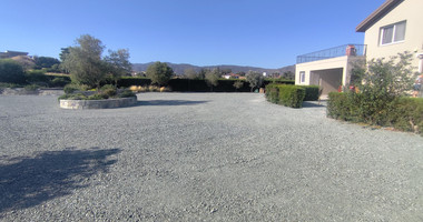 Luxury three Bedroom Villa with Swimming Pool on 3,000 sq.m. Plot in Pareklisia