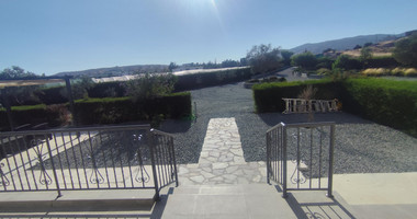 Luxury three Bedroom Villa with Swimming Pool on 3,000 sq.m. Plot in Pareklisia