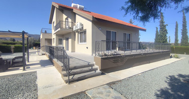 Luxury three Bedroom Villa with Swimming Pool on 3,000 sq.m. Plot in Pareklisia