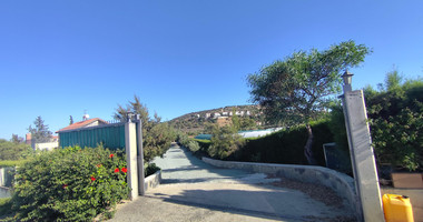 Luxury three Bedroom Villa with Swimming Pool on 3,000 sq.m. Plot in Pareklisia