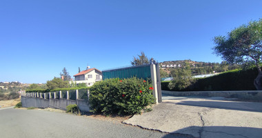 Luxury three Bedroom Villa with Swimming Pool on 3,000 sq.m. Plot in Pareklisia