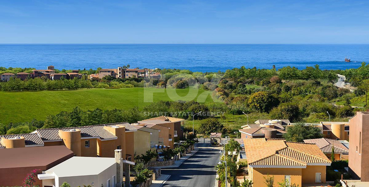 Luxury three Bedroom Penthouse in Exclusive Gated Hilltop Community in Chloraka area closed to the beach