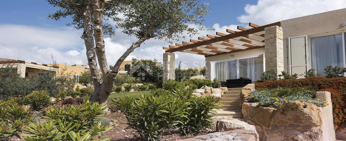 Luxury three Bedroom Penthouse in Exclusive Gated Hilltop Community in Chloraka area closed to the beach