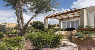 Luxury three Bedroom Penthouse in Exclusive Gated Hilltop Community in Chloraka area closed to the beach