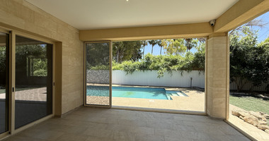 RENT: UNFURNISHED 4 BEDROOM BUNGALOW WITH SWIMMING POOL IN PYRGOS WITH EASY ACCESS.