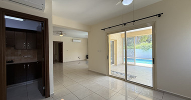 RENT: UNFURNISHED 4 BEDROOM BUNGALOW WITH SWIMMING POOL IN PYRGOS WITH EASY ACCESS.