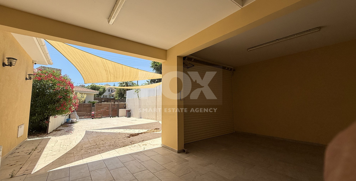 RENT: UNFURNISHED 4 BEDROOM BUNGALOW WITH SWIMMING POOL IN PYRGOS WITH EASY ACCESS.