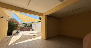 RENT: UNFURNISHED 4 BEDROOM BUNGALOW WITH SWIMMING POOL IN PYRGOS WITH EASY ACCESS.