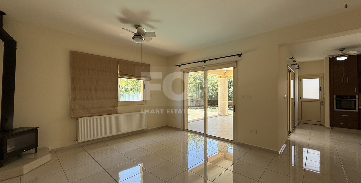 RENT: UNFURNISHED 4 BEDROOM BUNGALOW WITH SWIMMING POOL IN PYRGOS WITH EASY ACCESS.