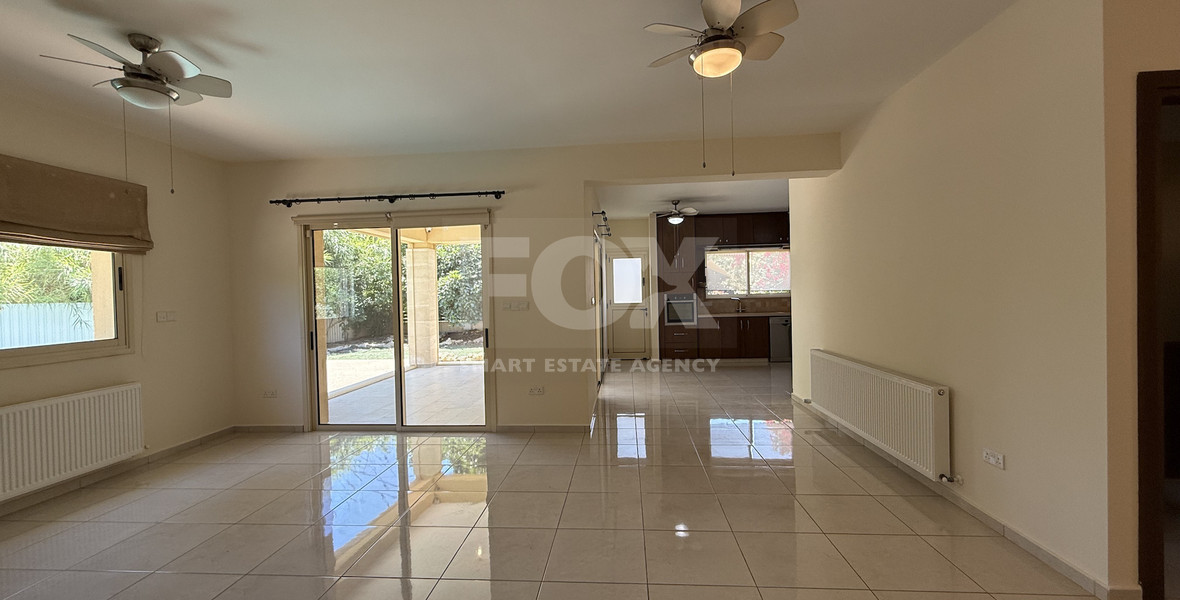 RENT: UNFURNISHED 4 BEDROOM BUNGALOW WITH SWIMMING POOL IN PYRGOS WITH EASY ACCESS.