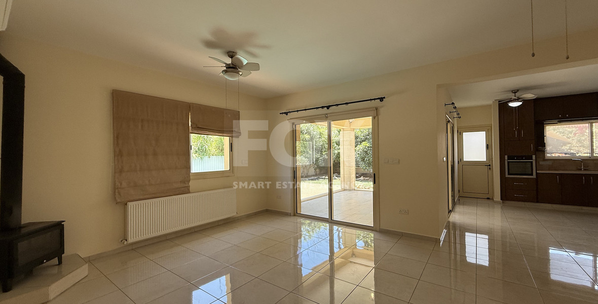 RENT: UNFURNISHED 4 BEDROOM BUNGALOW WITH SWIMMING POOL IN PYRGOS WITH EASY ACCESS.