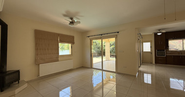 RENT: UNFURNISHED 4 BEDROOM BUNGALOW WITH SWIMMING POOL IN PYRGOS WITH EASY ACCESS.