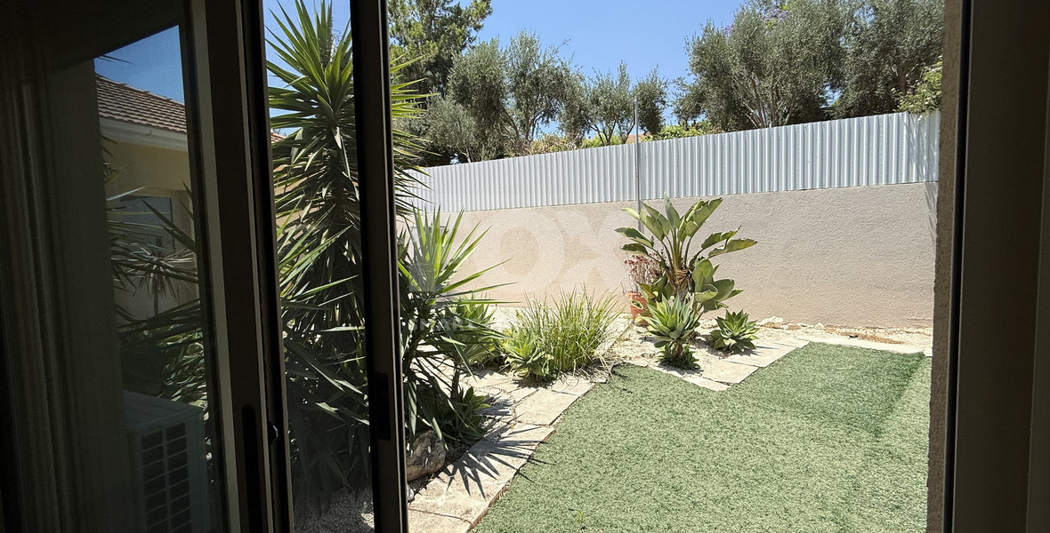RENT: UNFURNISHED 4 BEDROOM BUNGALOW WITH SWIMMING POOL IN PYRGOS WITH EASY ACCESS.