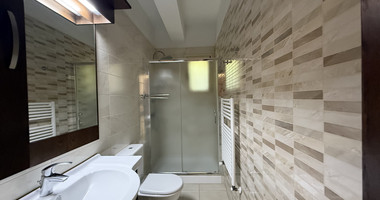 RENT: UNFURNISHED 4 BEDROOM BUNGALOW WITH SWIMMING POOL IN PYRGOS WITH EASY ACCESS.