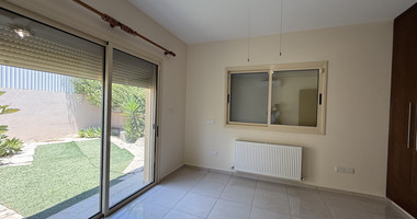 RENT: UNFURNISHED 4 BEDROOM BUNGALOW WITH SWIMMING POOL IN PYRGOS WITH EASY ACCESS.