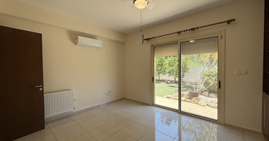 RENT: UNFURNISHED 4 BEDROOM BUNGALOW WITH SWIMMING POOL IN PYRGOS WITH EASY ACCESS.