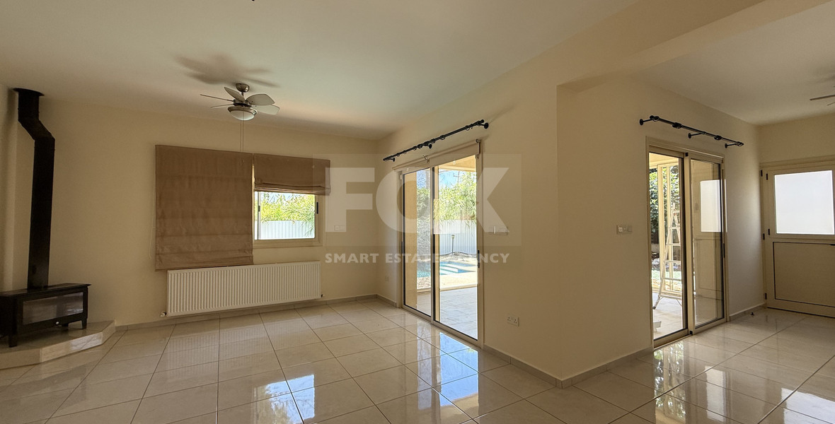RENT: UNFURNISHED 4 BEDROOM BUNGALOW WITH SWIMMING POOL IN PYRGOS WITH EASY ACCESS.