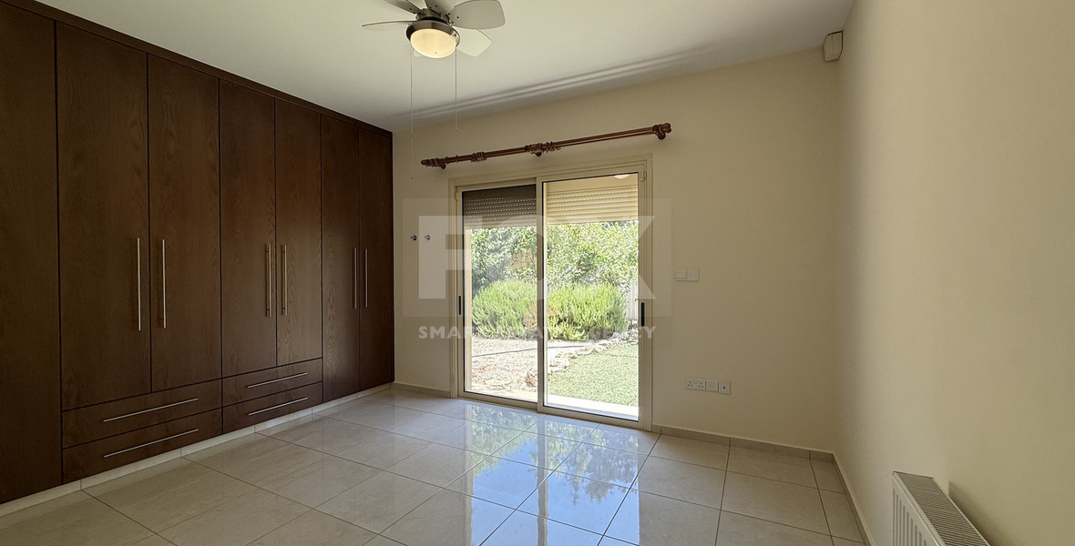 RENT: UNFURNISHED 4 BEDROOM BUNGALOW WITH SWIMMING POOL IN PYRGOS WITH EASY ACCESS.