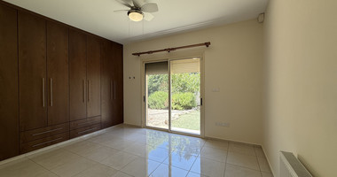 RENT: UNFURNISHED 4 BEDROOM BUNGALOW WITH SWIMMING POOL IN PYRGOS WITH EASY ACCESS.