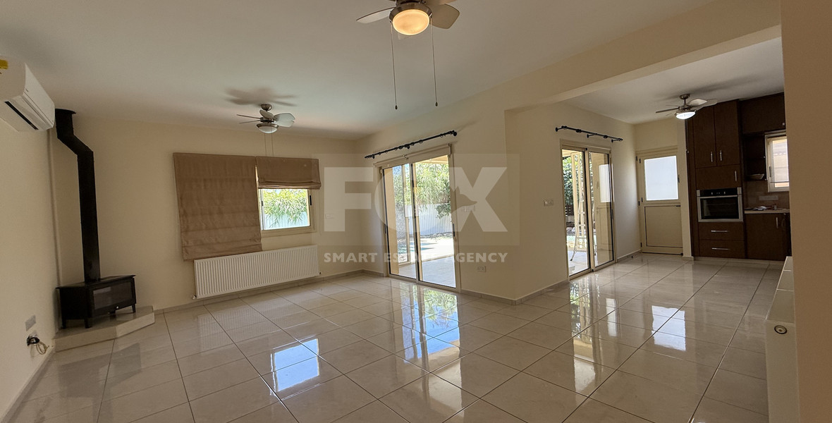 RENT: UNFURNISHED 4 BEDROOM BUNGALOW WITH SWIMMING POOL IN PYRGOS WITH EASY ACCESS.