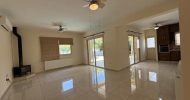 RENT: UNFURNISHED 4 BEDROOM BUNGALOW WITH SWIMMING POOL IN PYRGOS WITH EASY ACCESS.
