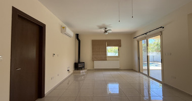 RENT: UNFURNISHED 4 BEDROOM BUNGALOW WITH SWIMMING POOL IN PYRGOS WITH EASY ACCESS.