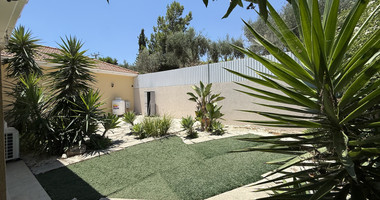 RENT: UNFURNISHED 4 BEDROOM BUNGALOW WITH SWIMMING POOL IN PYRGOS WITH EASY ACCESS.