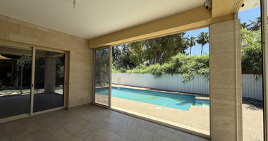 RENT: UNFURNISHED 4 BEDROOM BUNGALOW WITH SWIMMING POOL IN PYRGOS WITH EASY ACCESS.