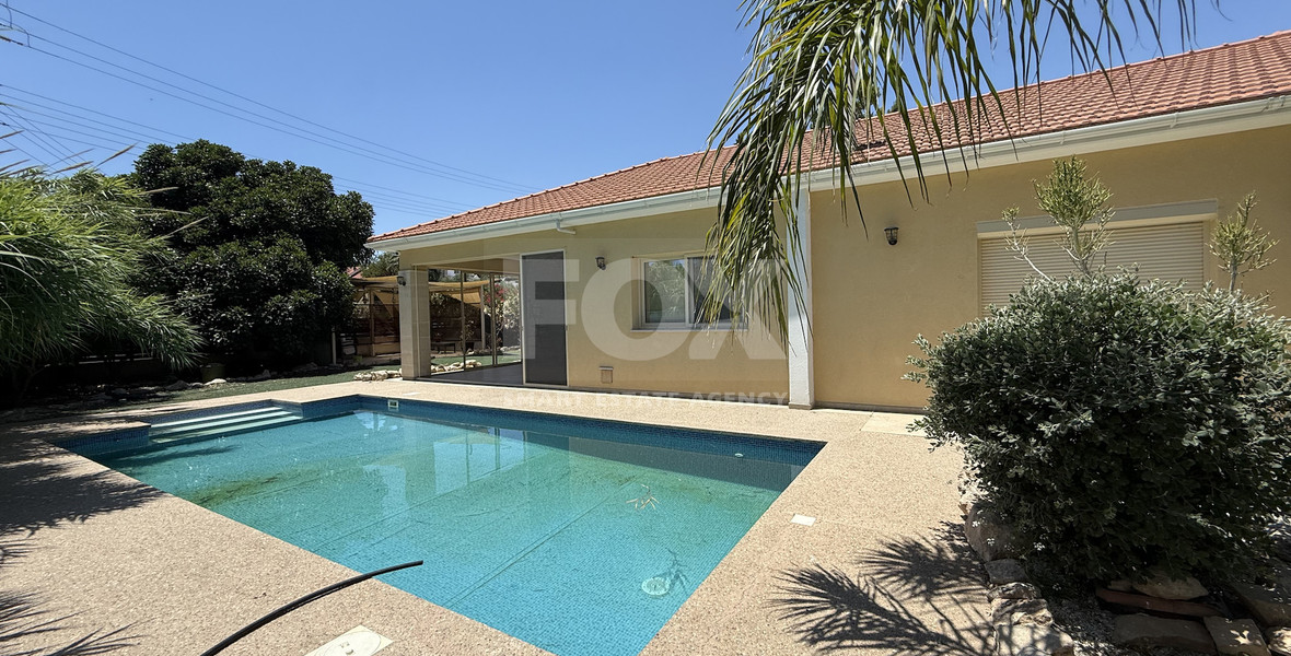 RENT: UNFURNISHED 4 BEDROOM BUNGALOW WITH SWIMMING POOL IN PYRGOS WITH EASY ACCESS.