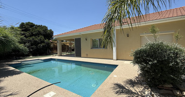 RENT: UNFURNISHED 4 BEDROOM BUNGALOW WITH SWIMMING POOL IN PYRGOS WITH EASY ACCESS.