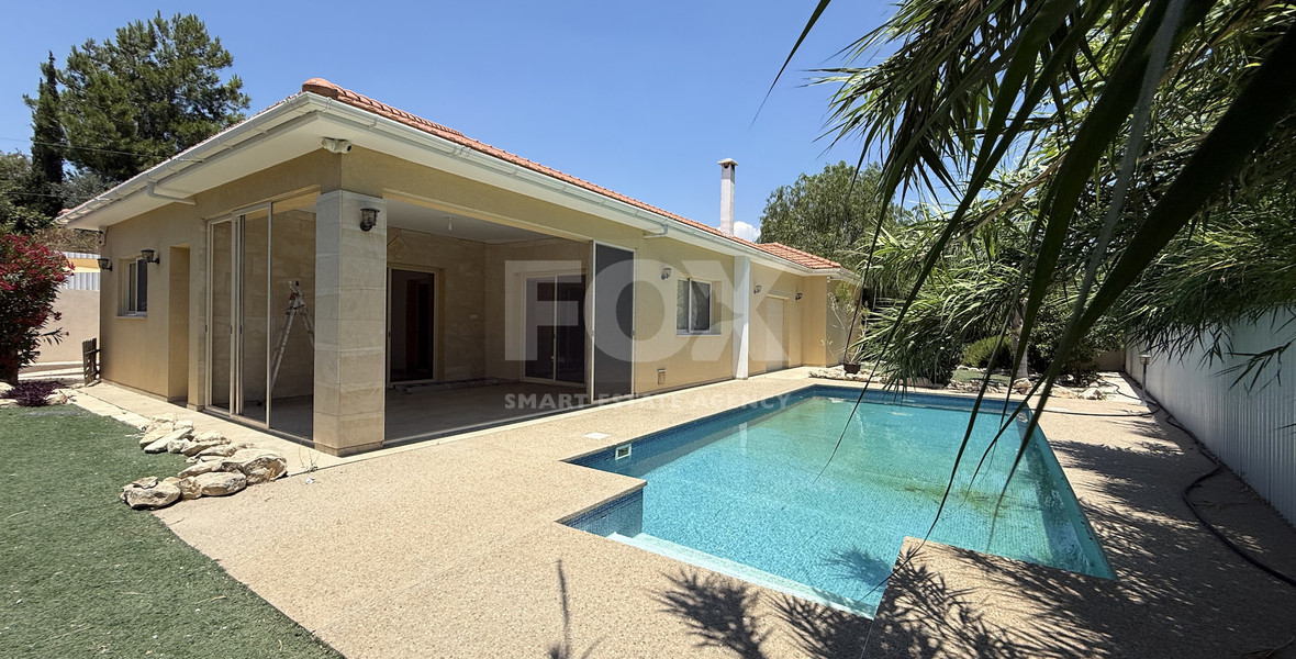 RENT: UNFURNISHED 4 BEDROOM BUNGALOW WITH SWIMMING POOL IN PYRGOS WITH EASY ACCESS.
