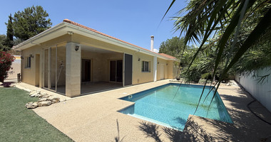 RENT: UNFURNISHED 4 BEDROOM BUNGALOW WITH SWIMMING POOL IN PYRGOS WITH EASY ACCESS.